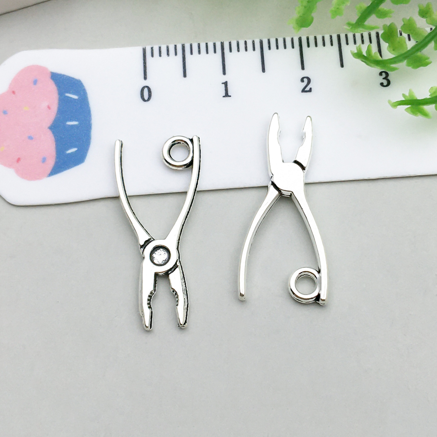 1 ancient silver tool pliers 11*23mm-0.8g-8527