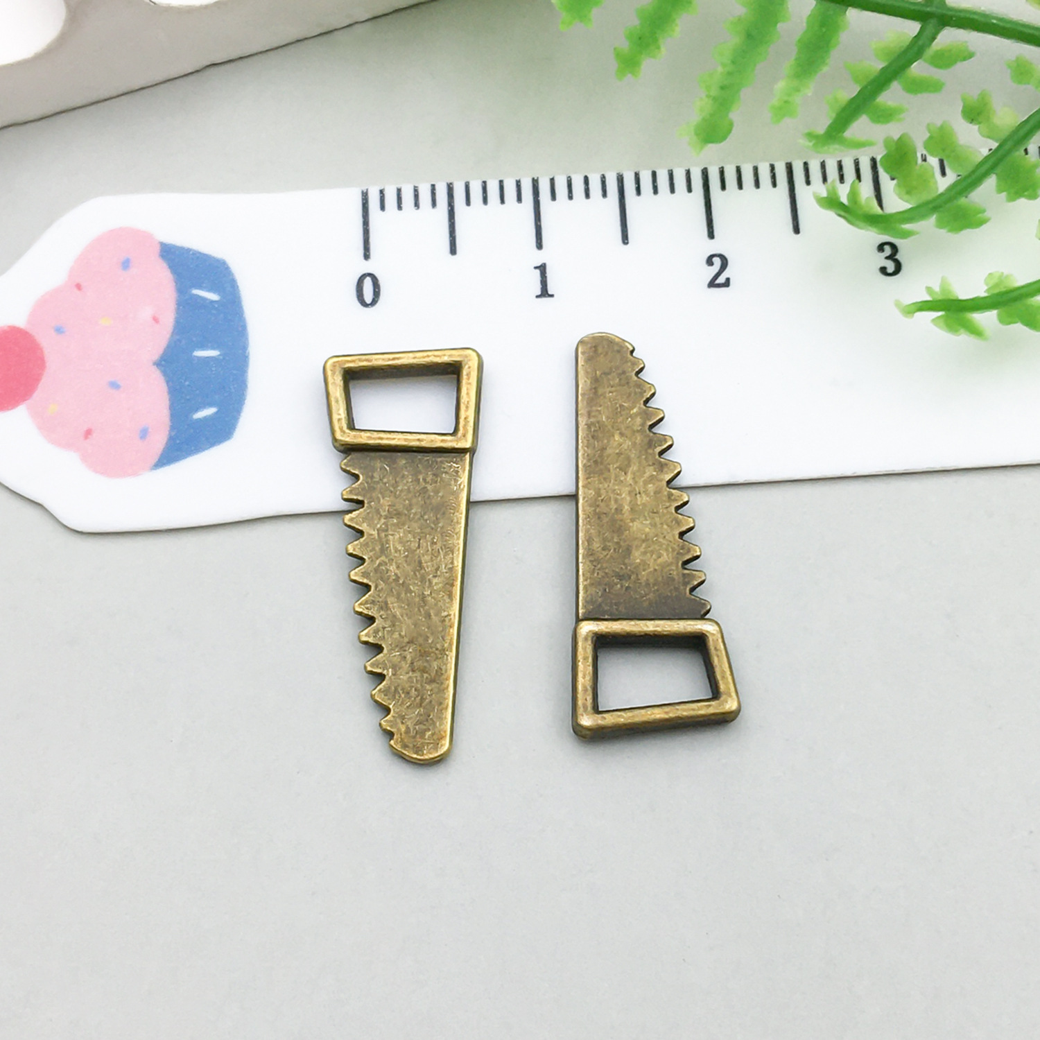 1 ancient green tool saw 9*23mm-1g-17382