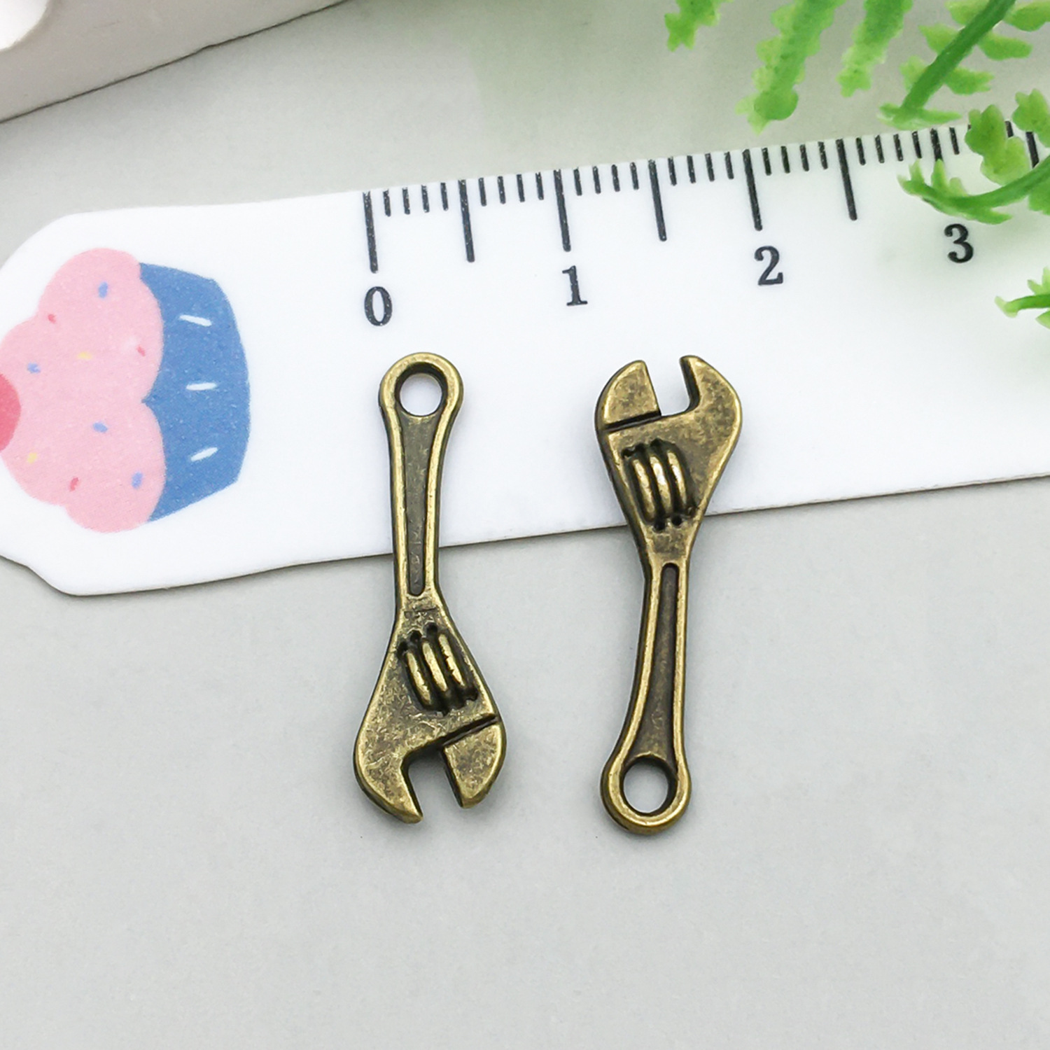 1 ancient green tool wrench 7*24mm-0.7g-17383