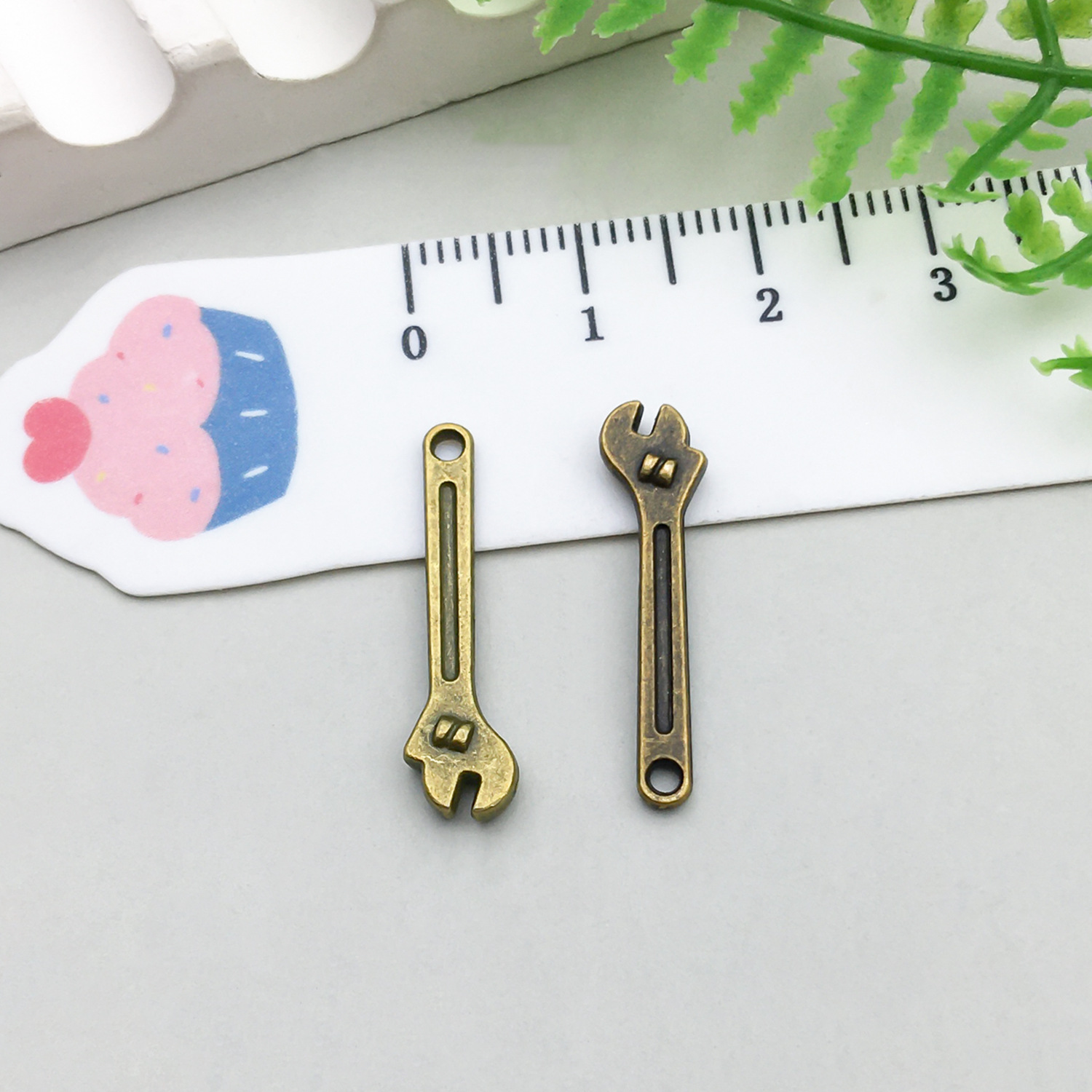 1 ancient green tool wrench 7*24mm-0.6g-17384