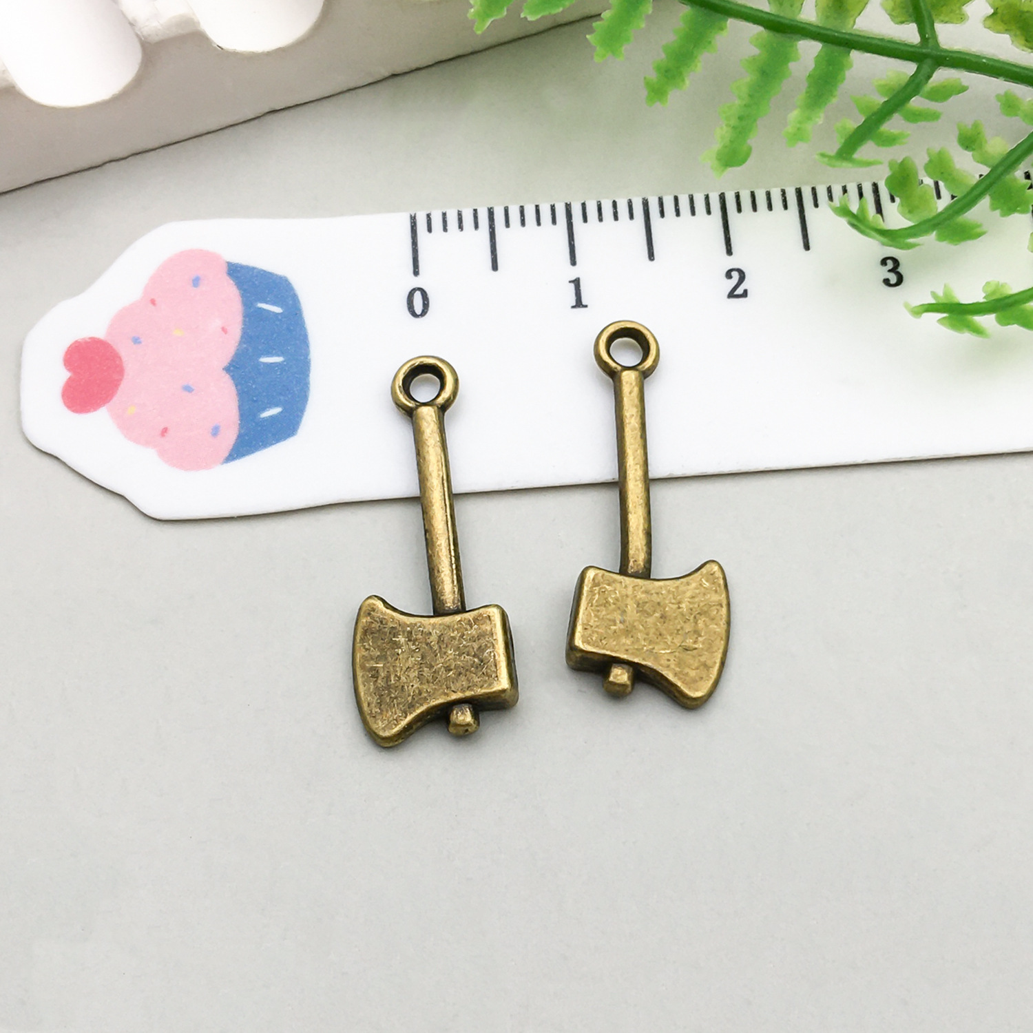 1 ancient green tool ax 10*25mm-1.2g-17390