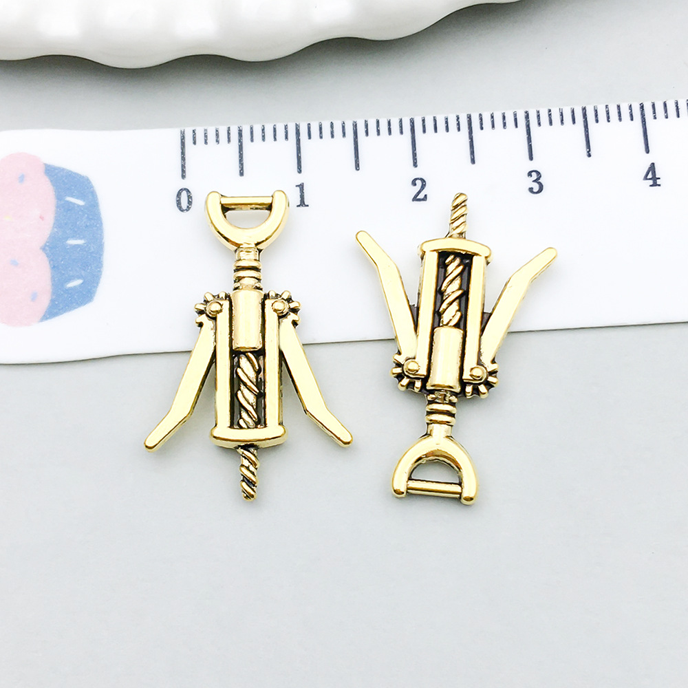 1 ancient gold screwdriver 17*26mm-1.8g-20748