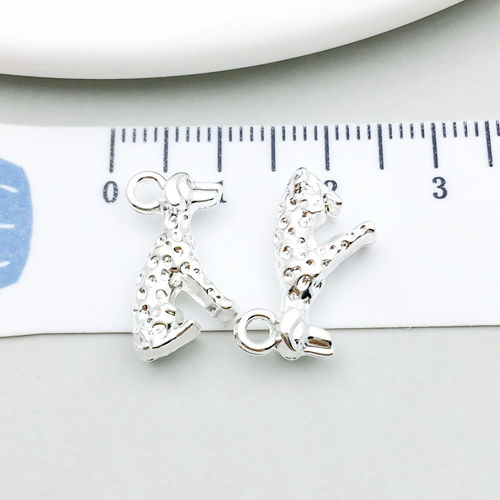 1 bright silver spotted sitting dog 16*9mm-1.4g-20539
