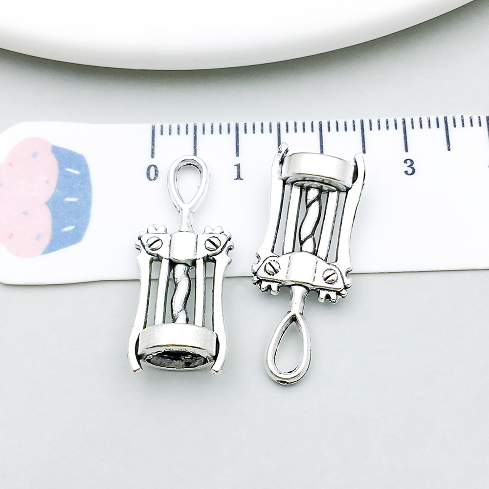 1 ancient silver screwdriver 11*27mm-1.9g-10558