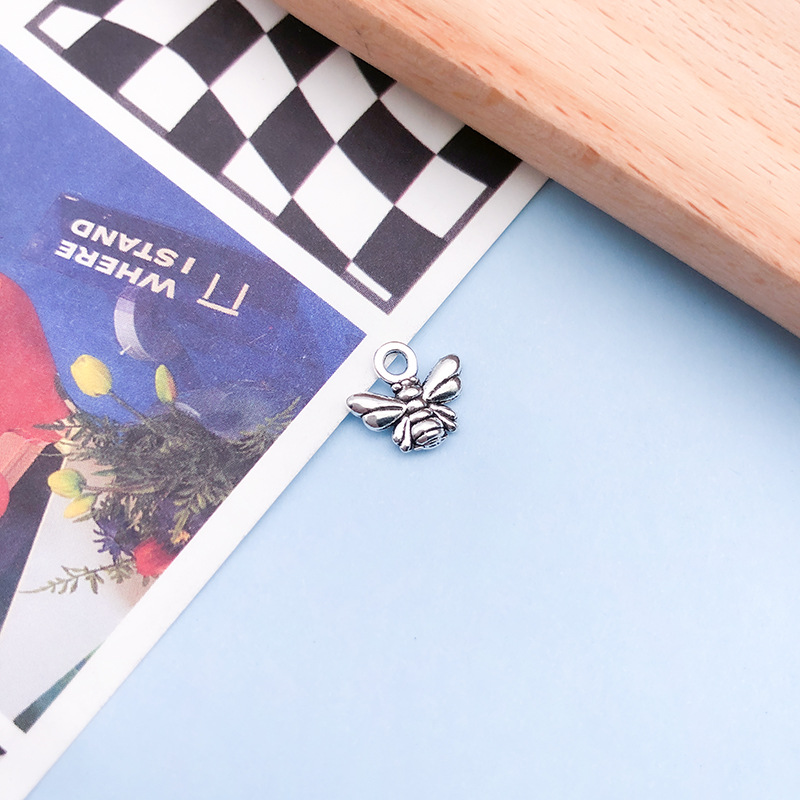 1 small bee 10x11mm-6541/0.41g