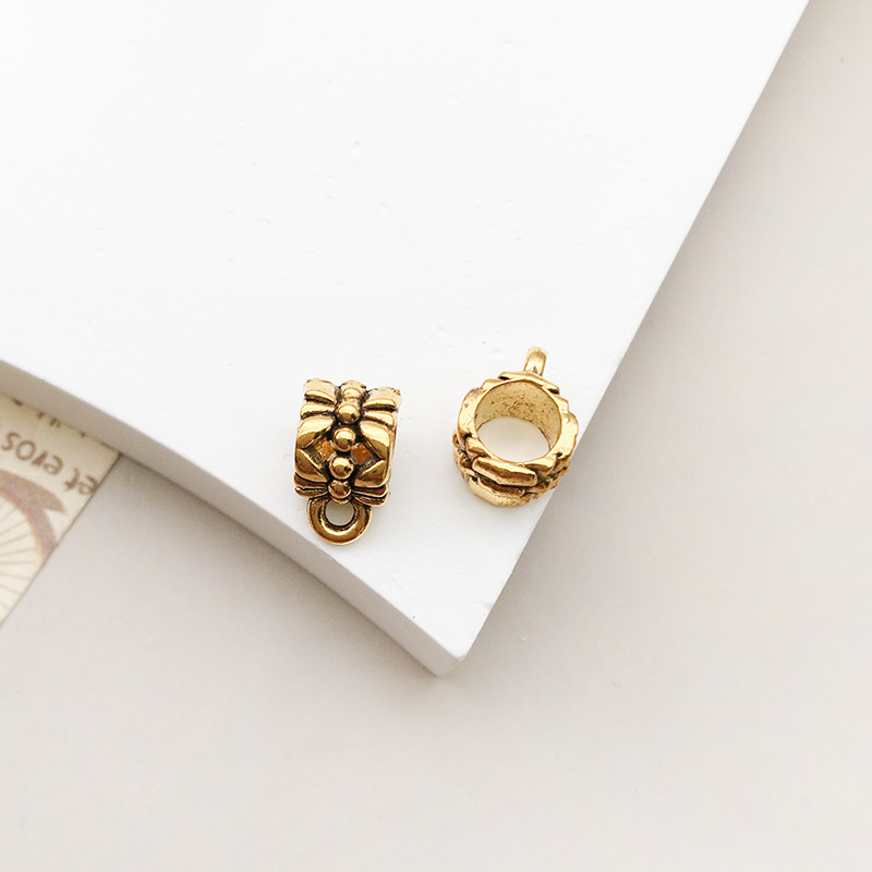 1 ancient gold tee hanger 6 × 10 holes 4mm-