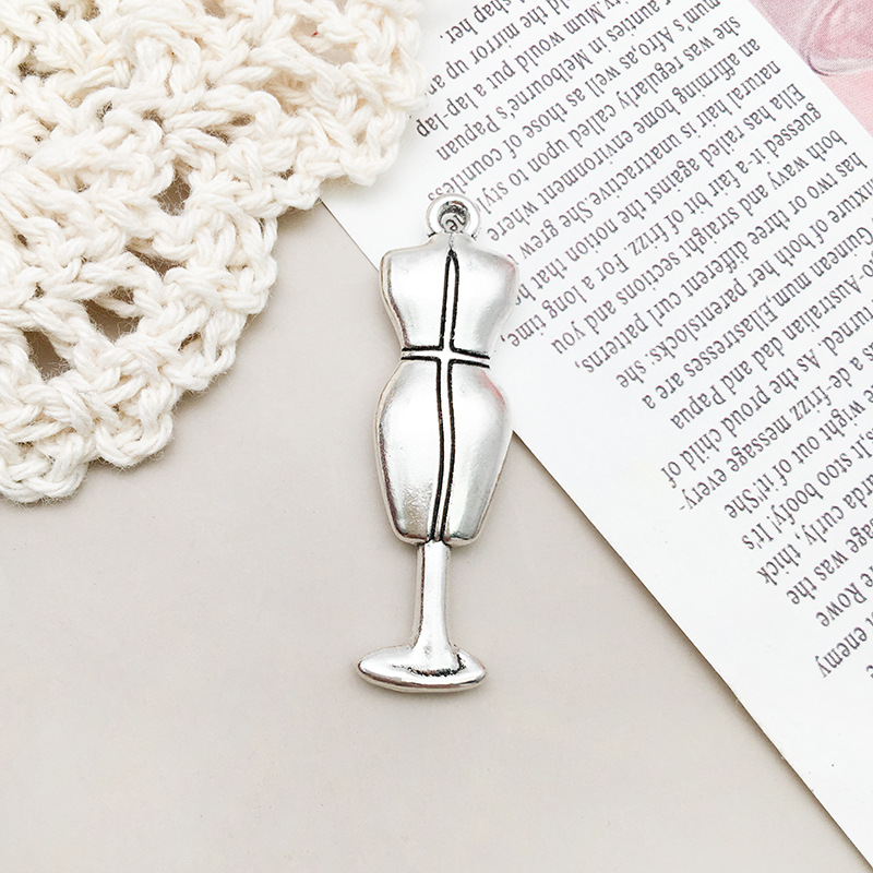 1 ancient silver sewing machine hanger 10x37mm-15714/4.6g