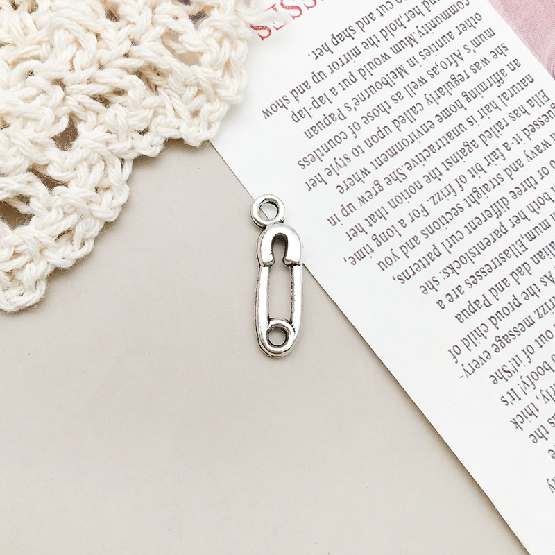 1 ancient silver sewing machine pin 7x18mm-11272/0.4g