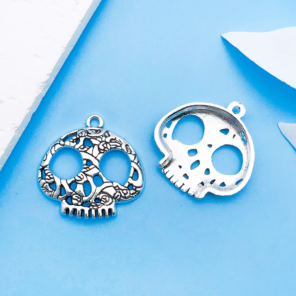 1 Ancient Silver Halloween Skull 27x27mm-3166-3g