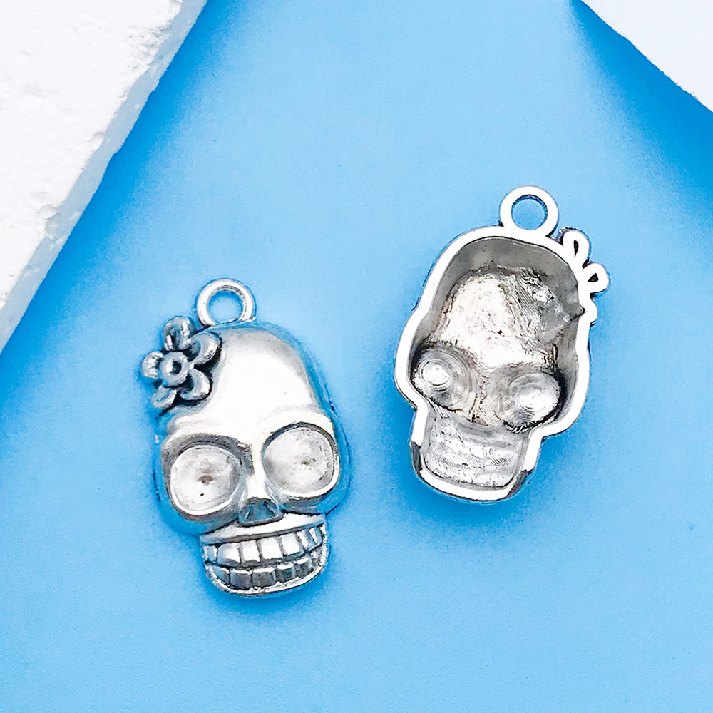 1 Ancient Silver Halloween Skull with Flowers 13x21mm-5804-1.7g