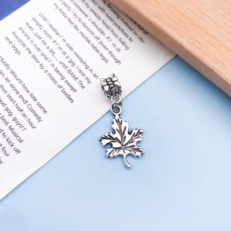 1 ancient silver maple leaf 16x35mm-11464/1.97g