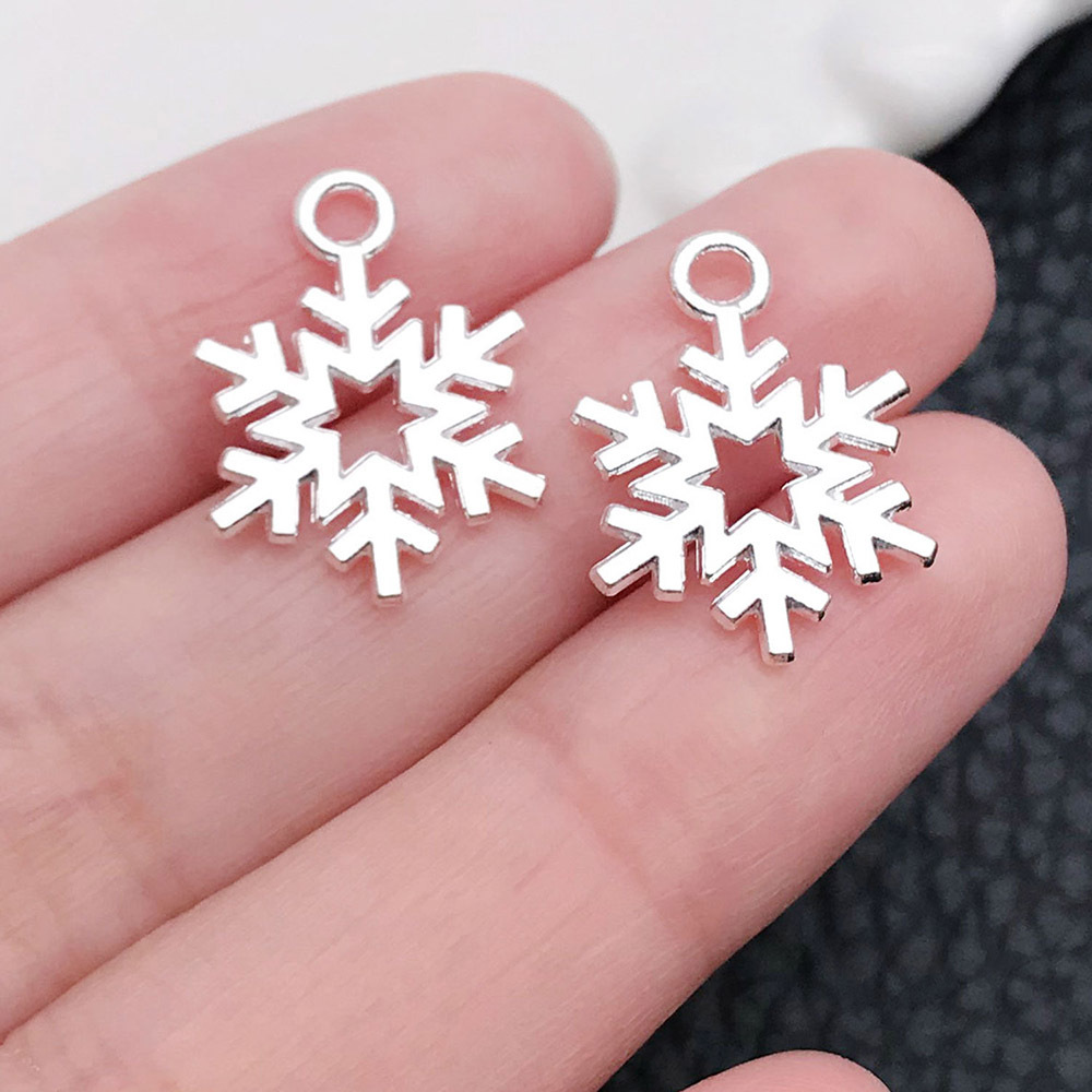 1 bright silver Christmas snowflake 13.5x 19mm-20025-0.7g