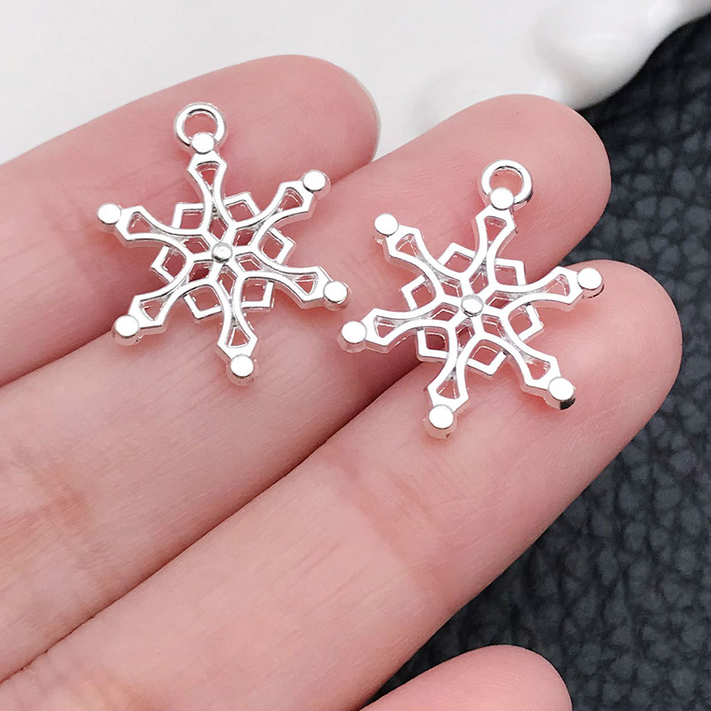 1 bright silver Christmas snowflake 15x19mm-20030-0.8g