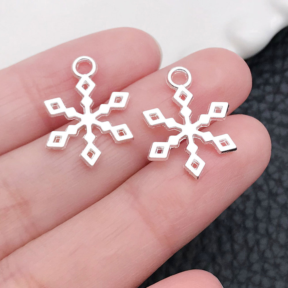 1 bright silver Christmas snowflake 14x19mm-20037-0.6g