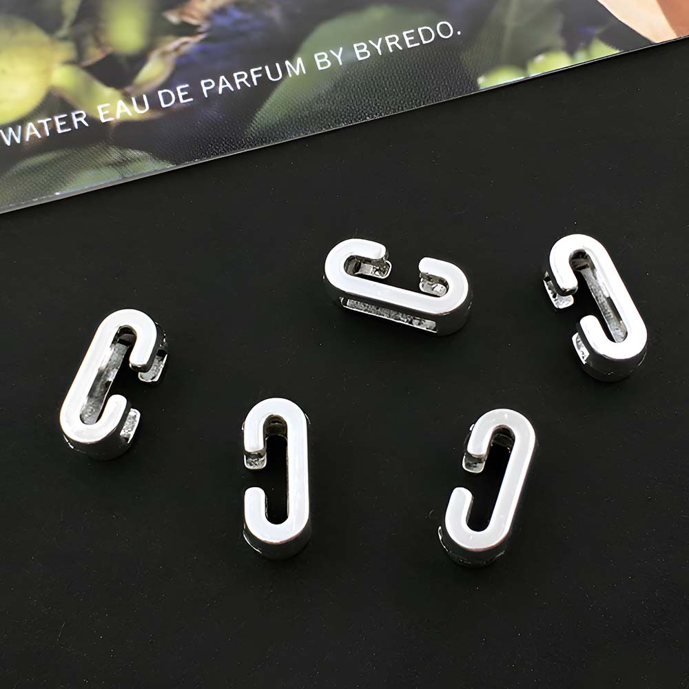 1 ancient silver perforated letter C- 5x10mm-0.5g