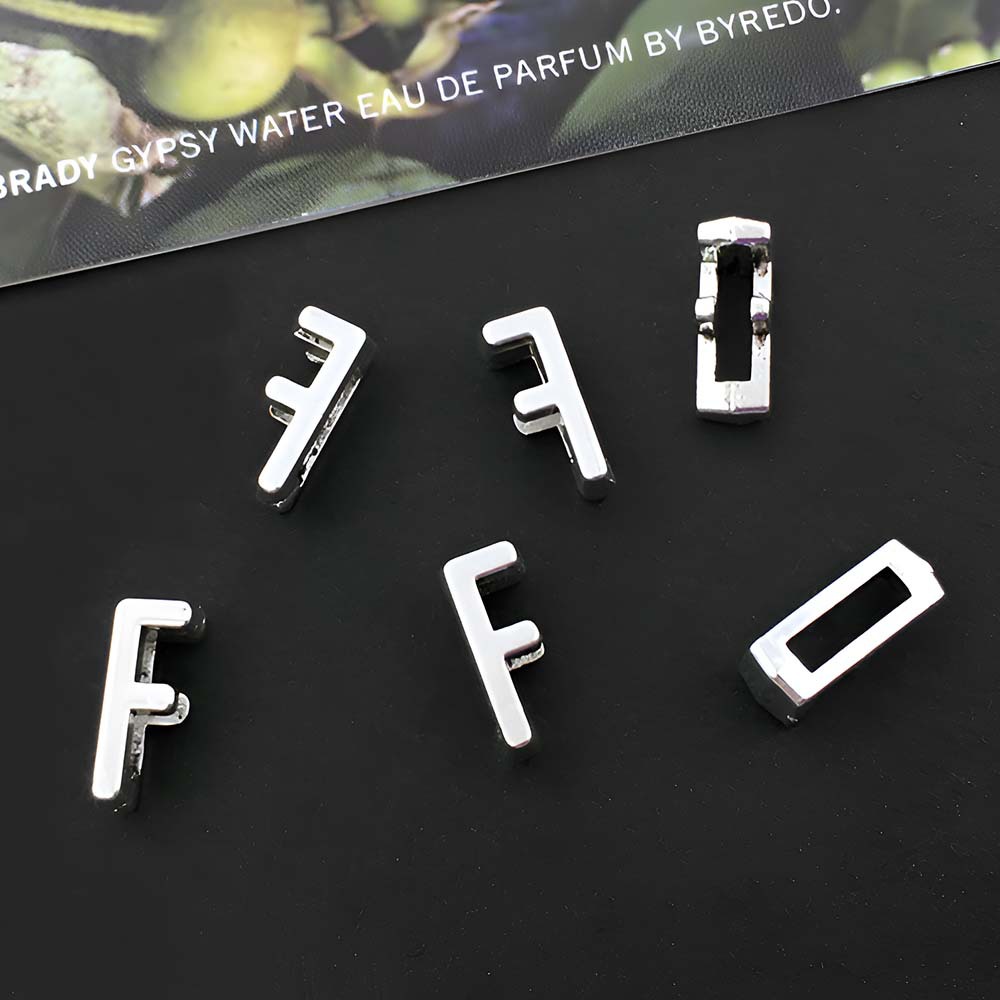 1 ancient silver perforated letter F-5x10mm-0.4g