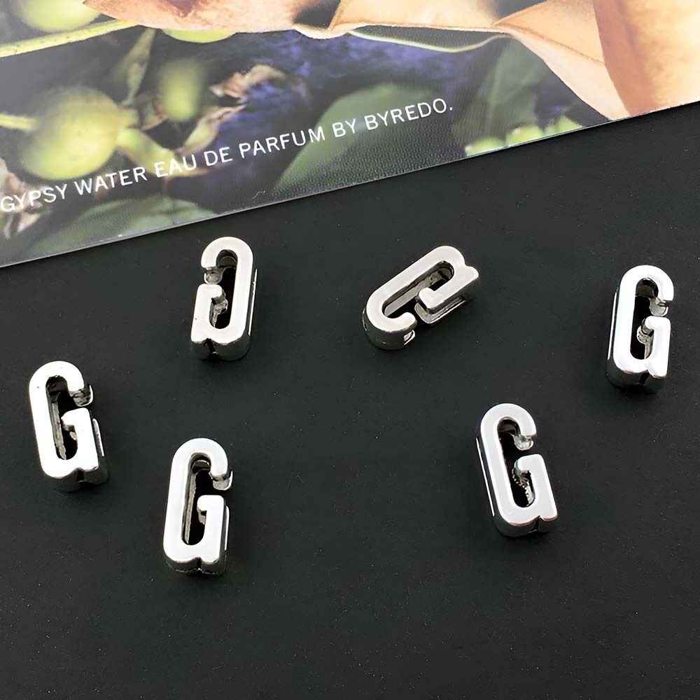 1 ancient silver perforated letter G-5x10mm-0.6g