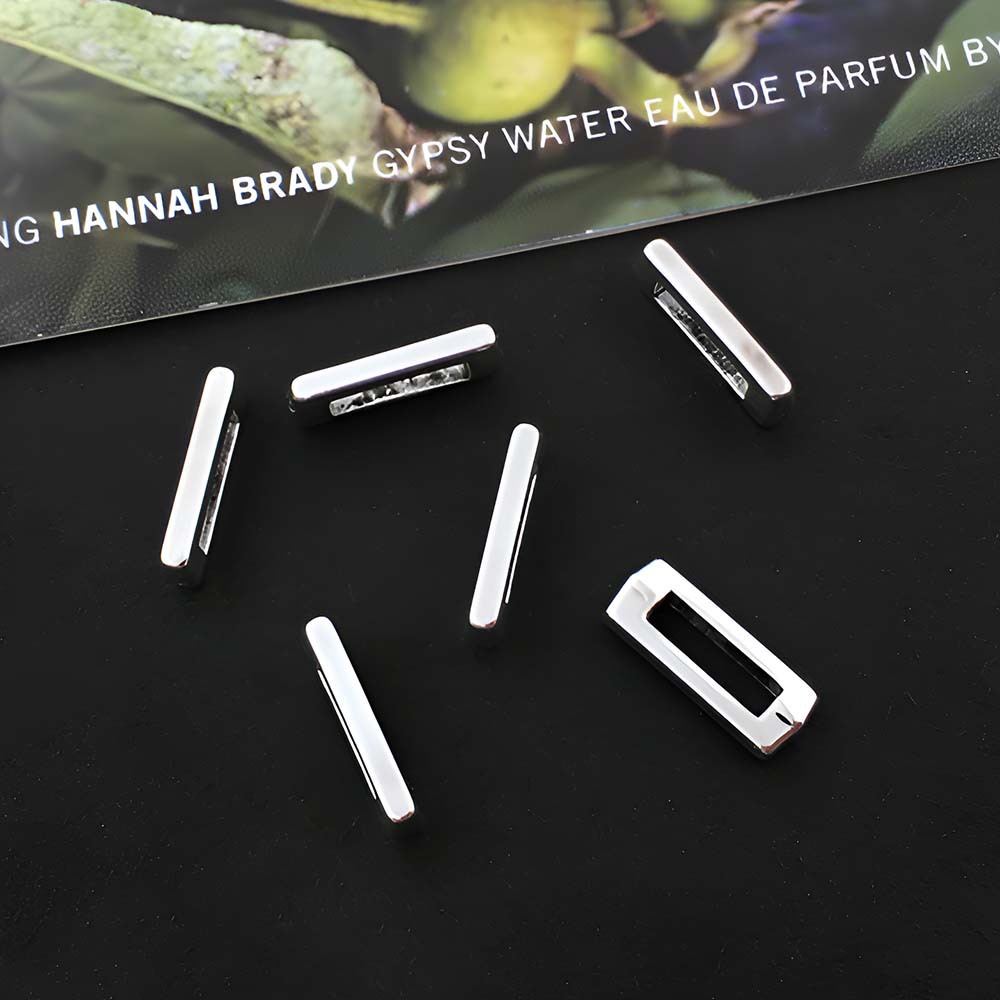 1 ancient silver perforated letter I-5x10mm-0.3g