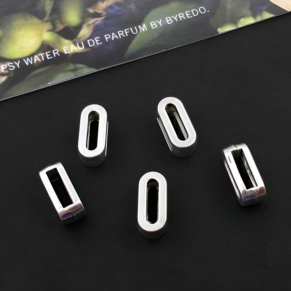 1 ancient silver perforated letter O-5x10mm-0.5g