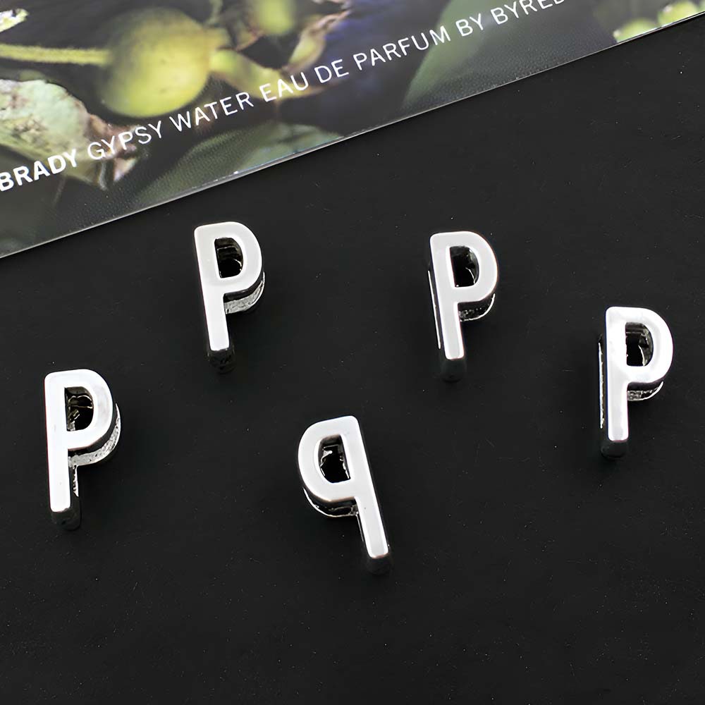 1 ancient silver perforated letter P-5x10mm-0.5g