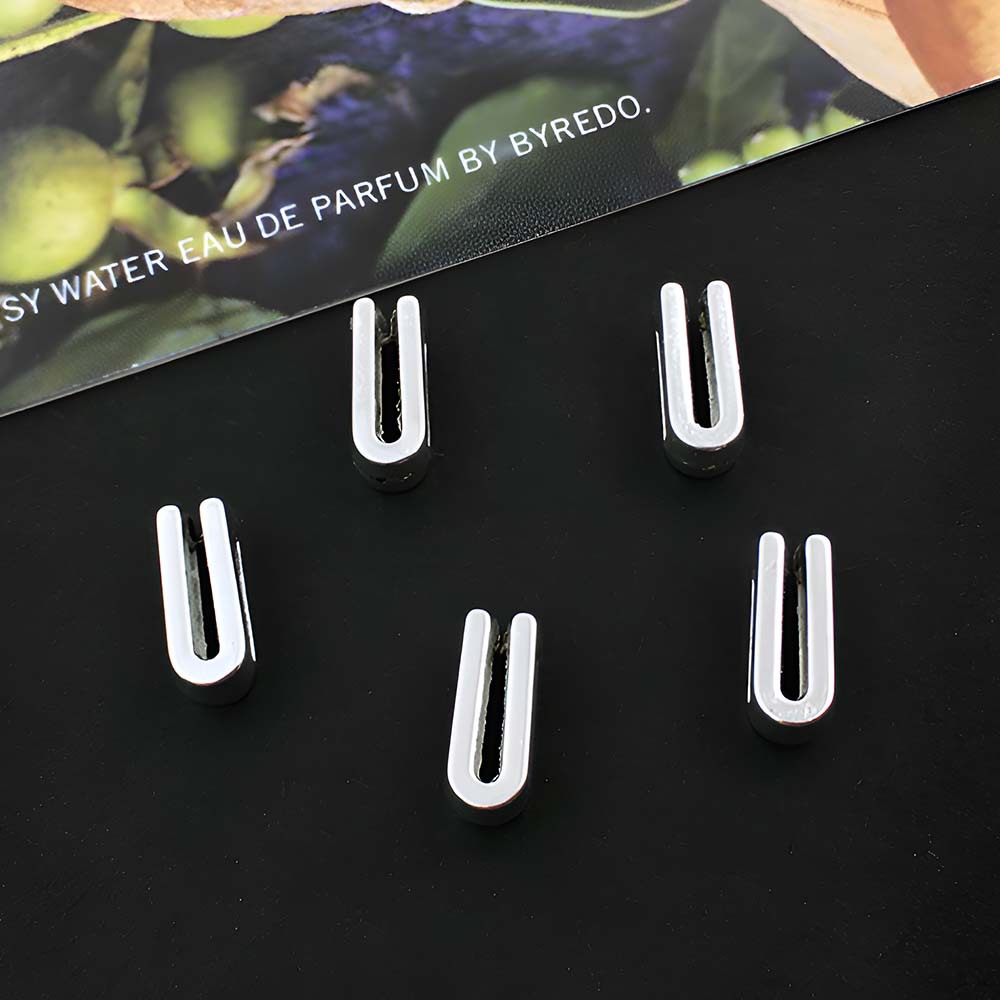 1 ancient silver perforated letter U-5x10mm-0.5g