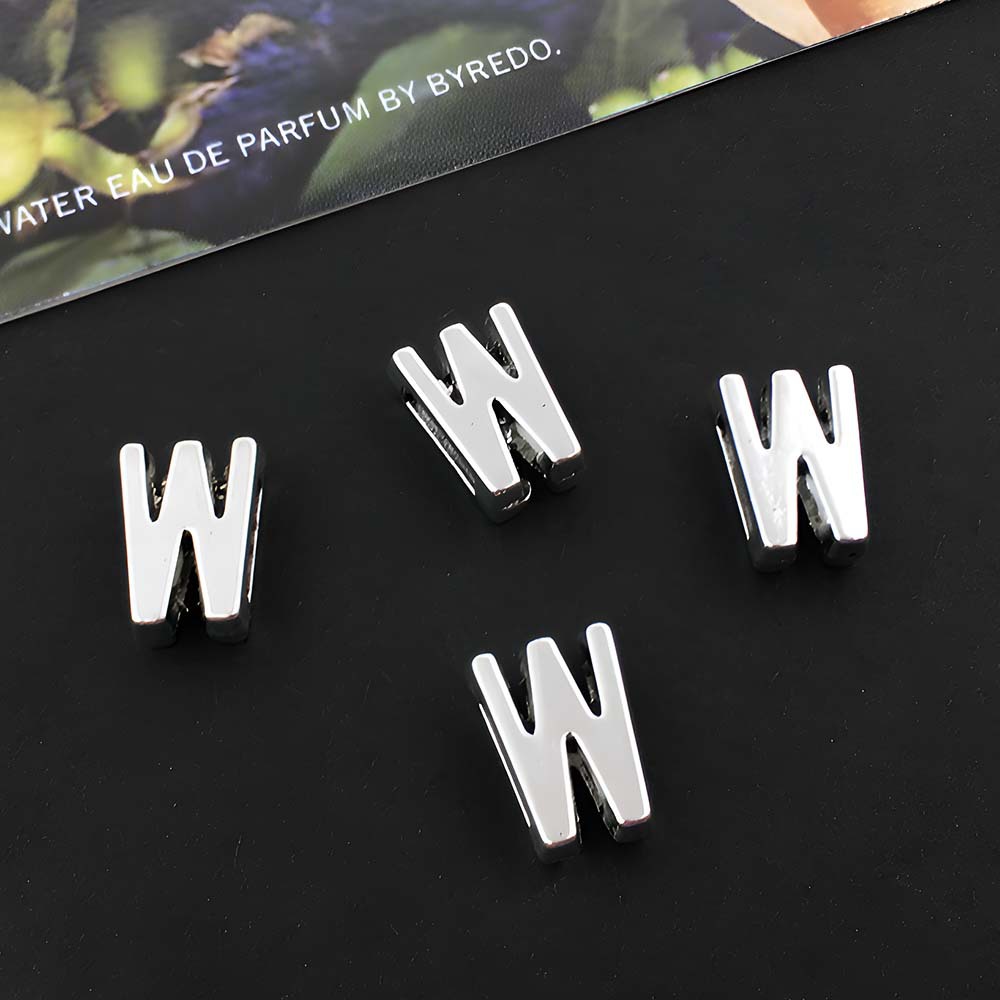 1 ancient silver perforated letter W-5x10mm-0.9g