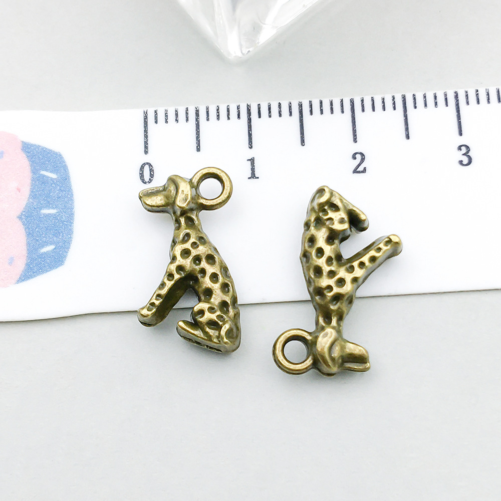 1 ancient green spotted sitting dog 16*9mm-1.4g-20569