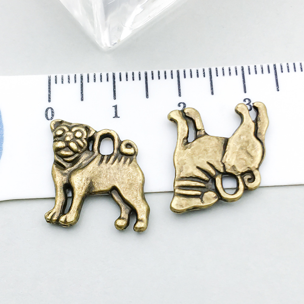 1 ancient green pug 16*15mm-1.6g-20572