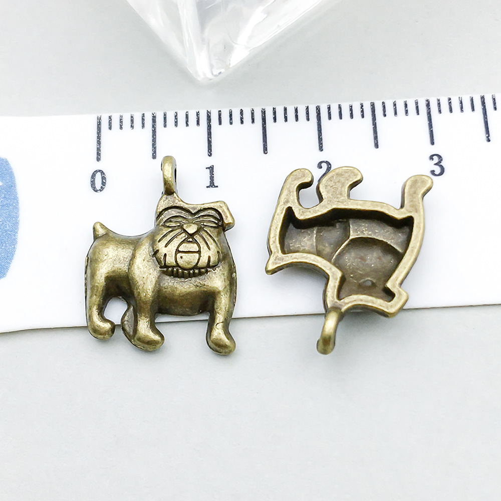 1 ancient green pug 17*13mm-1.1g-20577