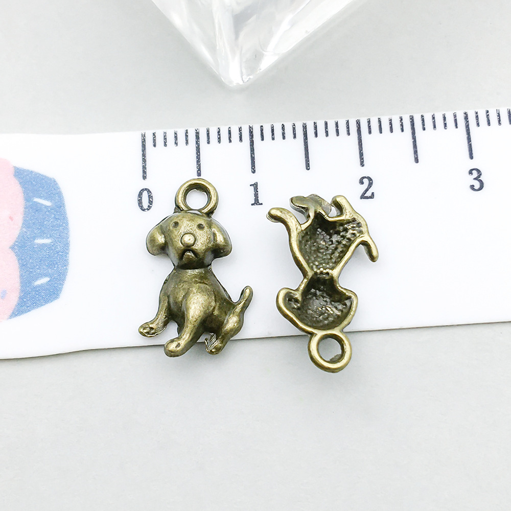 1 ancient green sitting dog 17*10mm-0.7g-20578