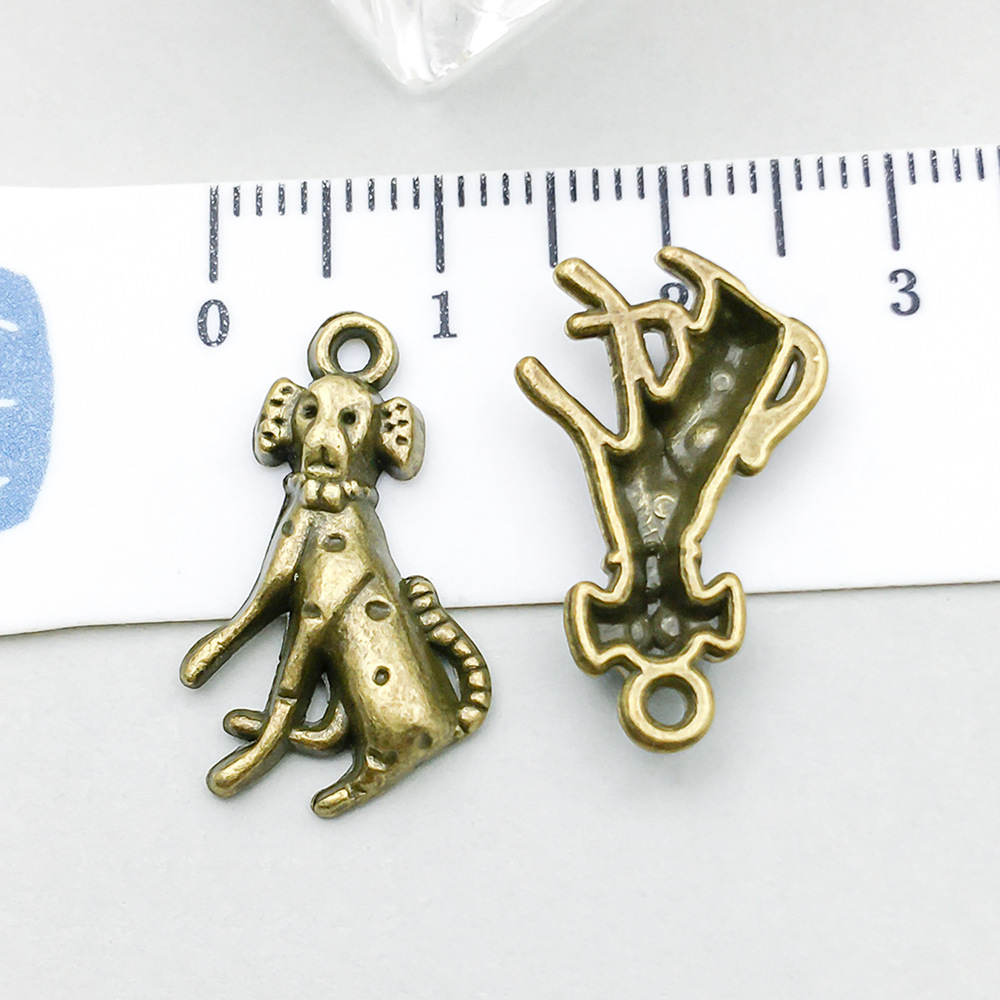 1 ancient green sitting dog 22*13mm-1.2g-20580