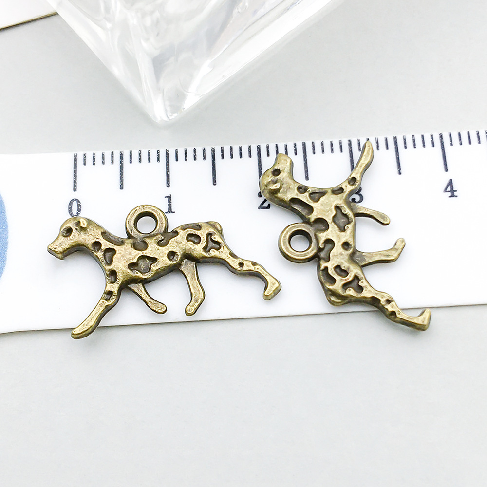 1 ancient green spotted walking dog 13*23mm-1.3g-20581