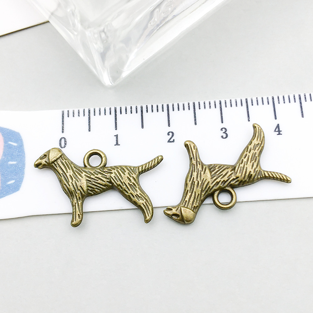 1 ancient green long-haired dog 15*23mm-1.4g-20583