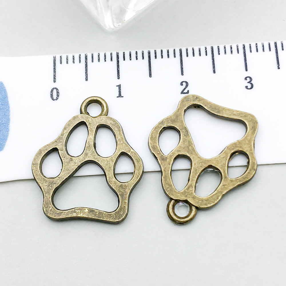 1 ancient green dog paw 20*17mm-1.2g-20609