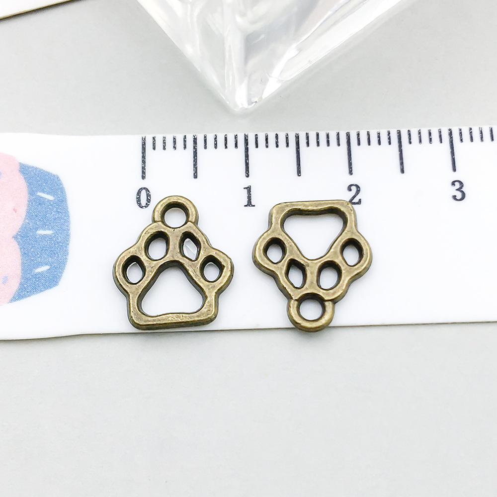 1 ancient green dog paw 13*11mm-0.6g-20613