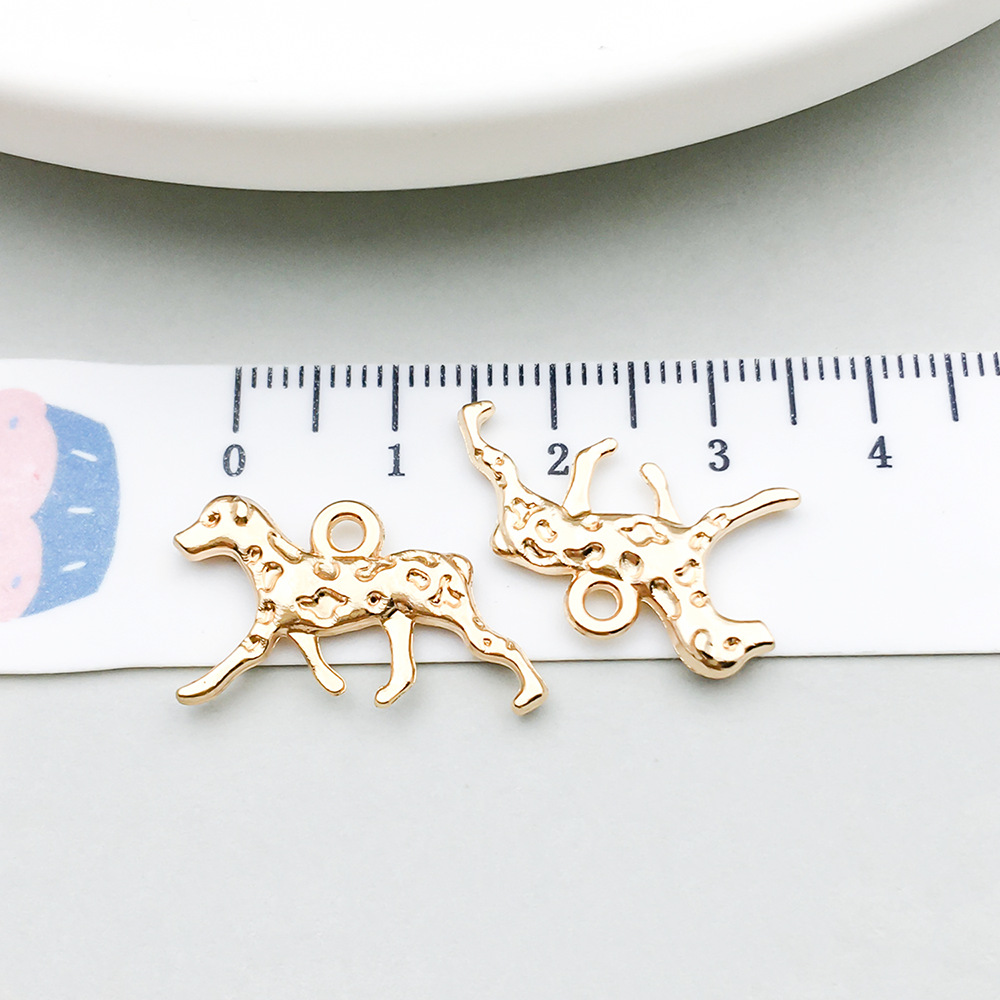 1 kc gold spotted walking dog 13*23mm-1.3g-20528