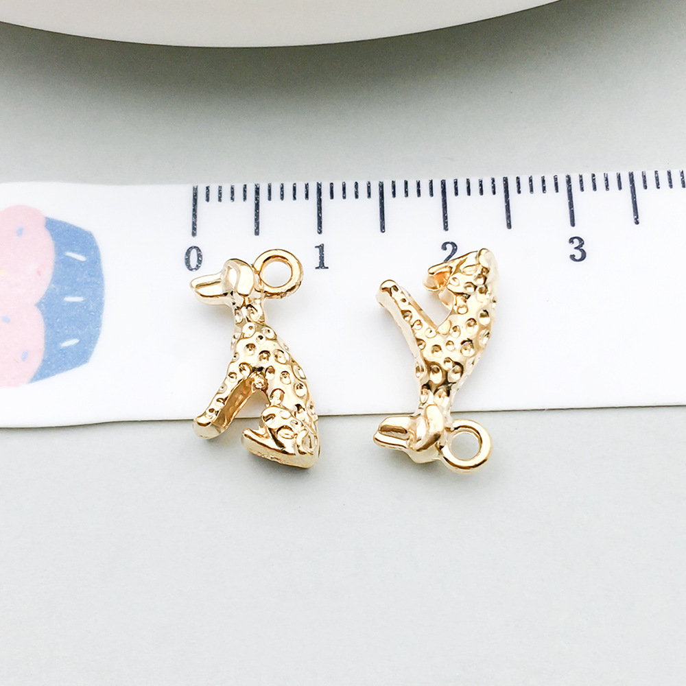 1 kc gold spotted sitting dog 16*9mm-1.4g-20529