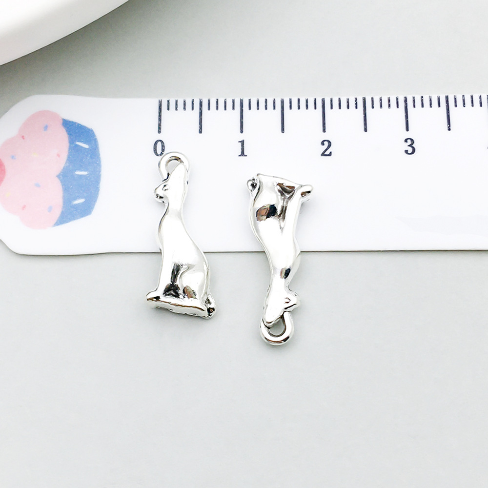 1 ancient silver cat 21*9mm-1.1g-10352