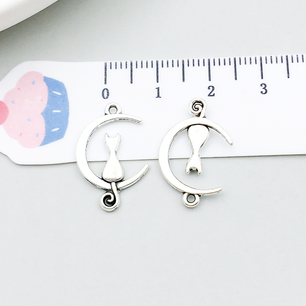 1 ancient silver moon cat 21*13m-0.8g-19258