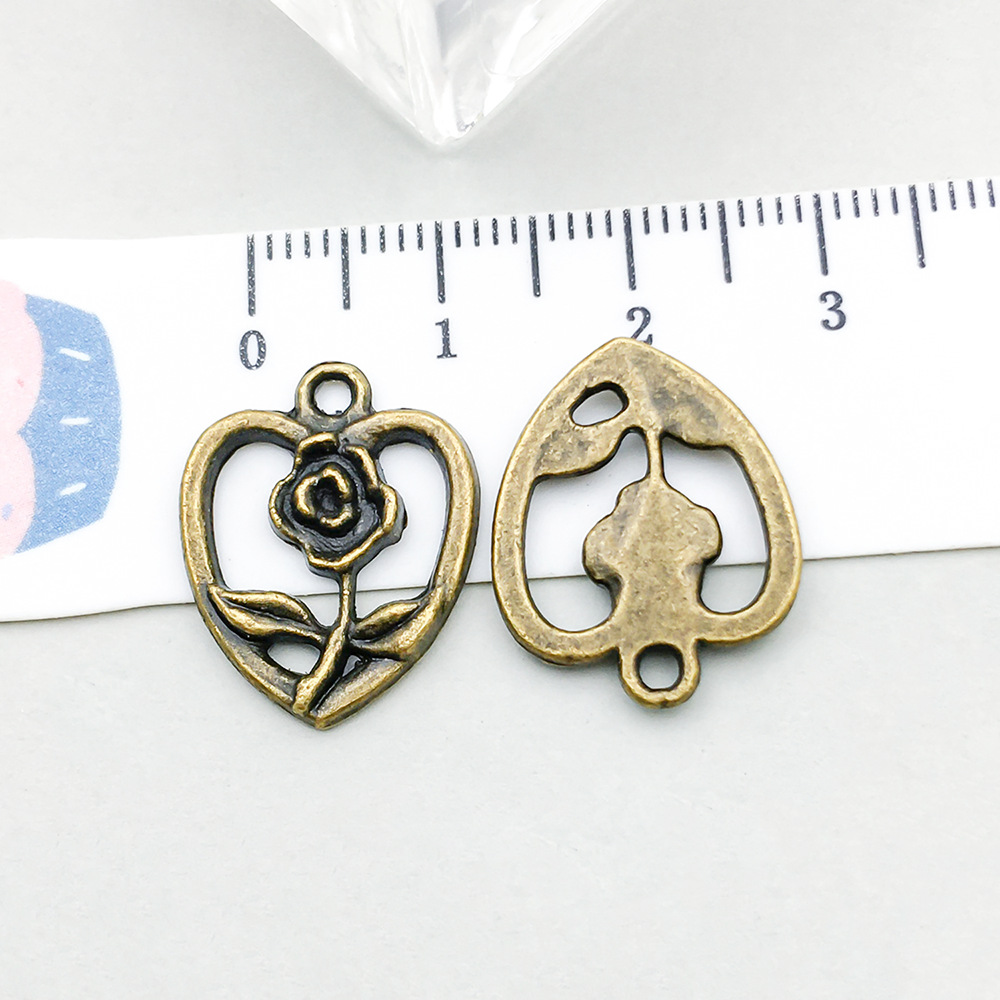 1 ancient green heart-shaped rose 19*15mm-1.3g-20497