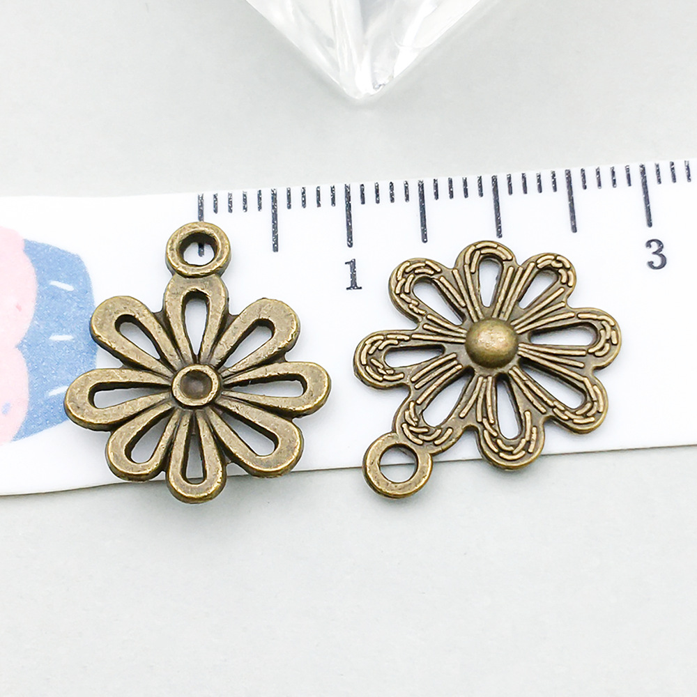1 ancient green hollow flower 19*17mm-1.1g-20499