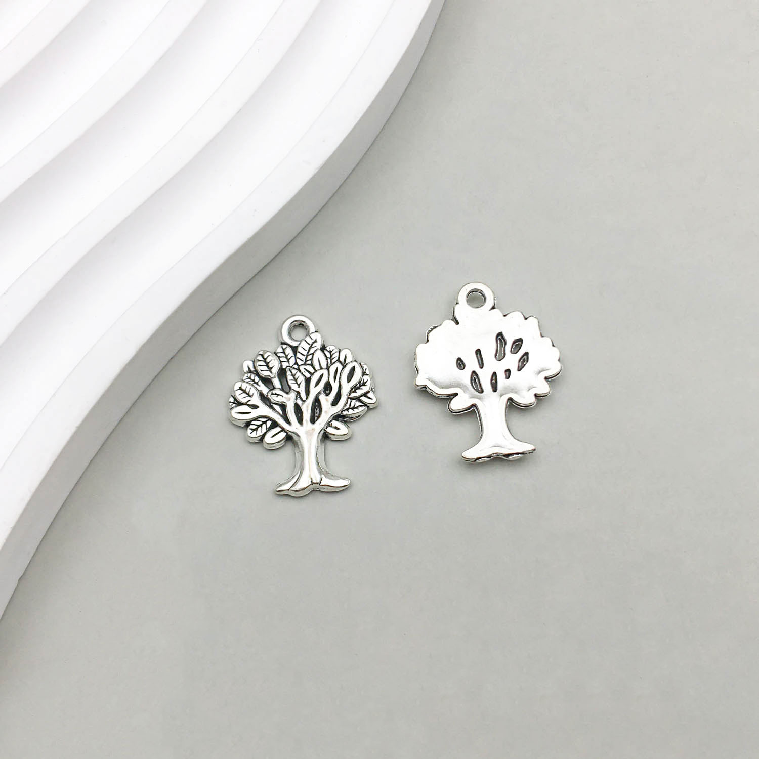 1 Ancient silver life tree 17*22mm-1.6g-2570
