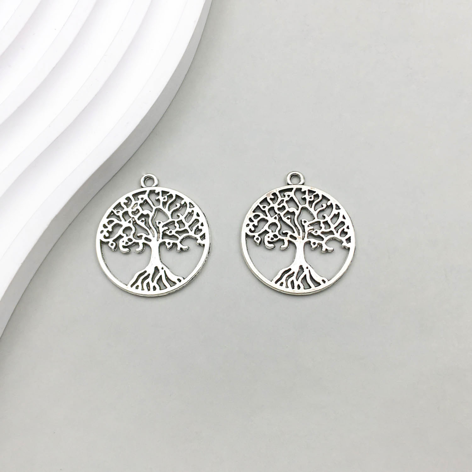 1 Ancient silver life tree 28*24mm-2.4g-7084