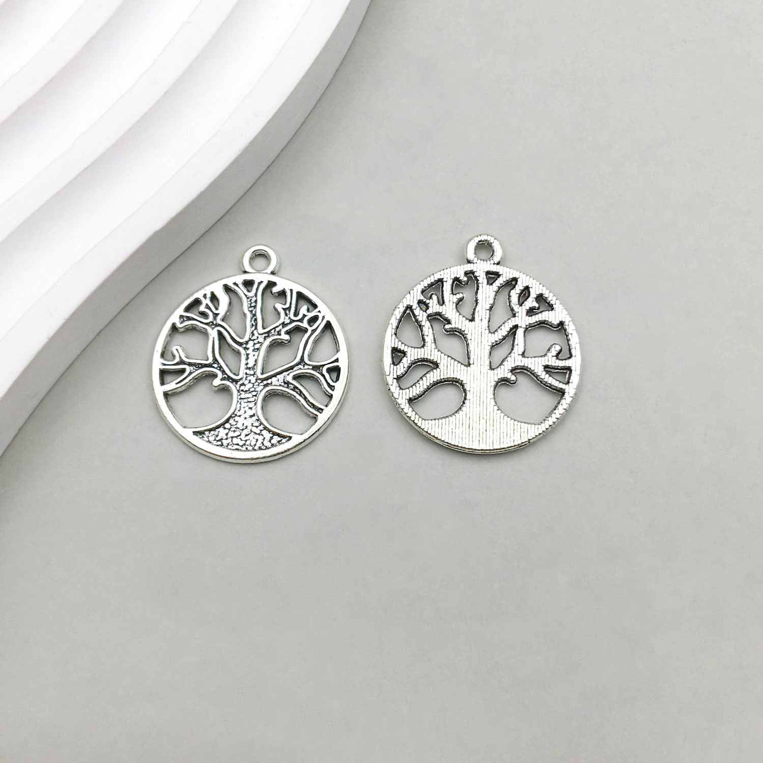 1 Ancient silver life tree 24*28mm-2.5g-7643