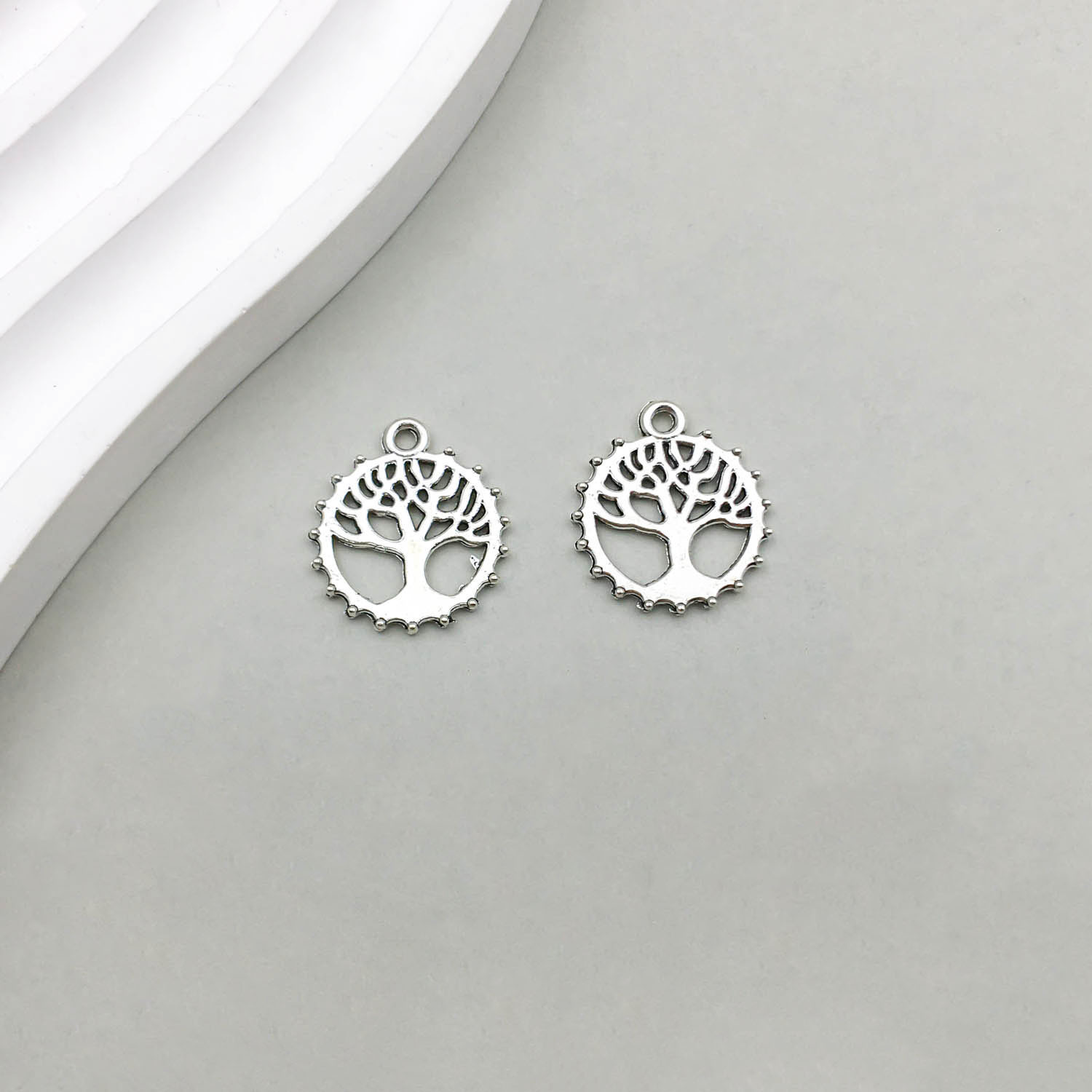1 Ancient silver life tree 16*18mm-0.7g-11270