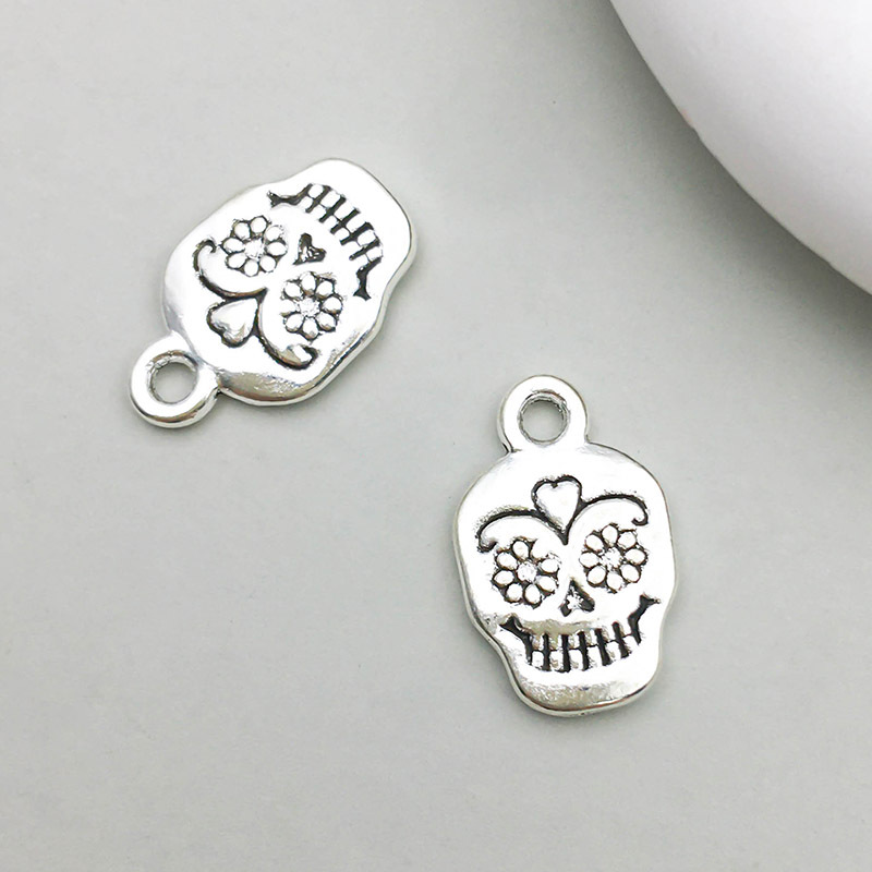 1 ancient silver skull 11*17mm-1.3g-10874