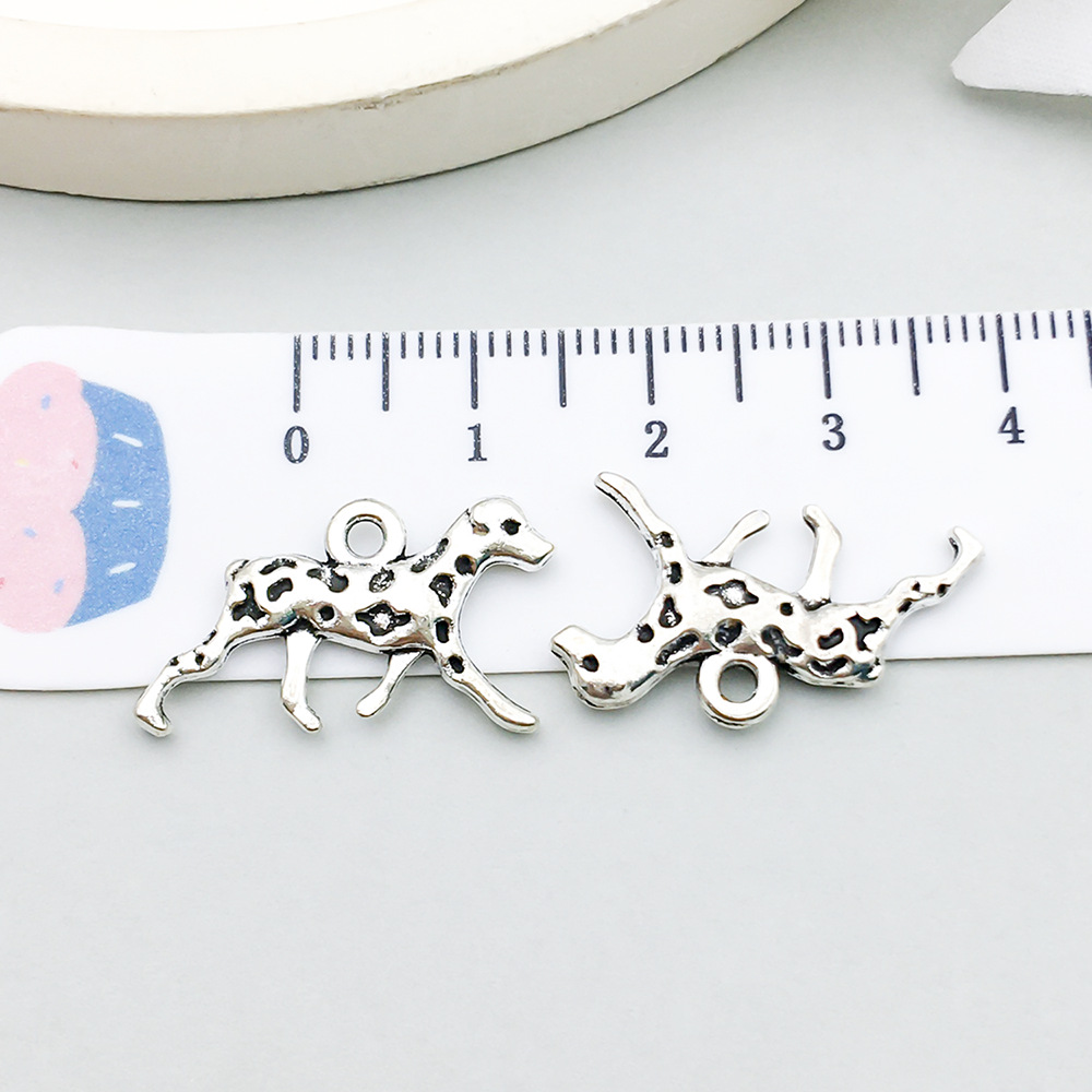 1 ancient silver spotted dog 13*24mm-1.3g-9808