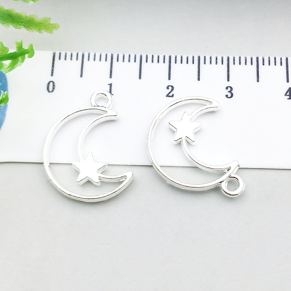 1 bright silver hollow moon 15*20mm-0.7g-20844