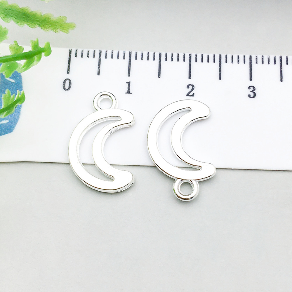 1 bright silver hollow moon 10*17mm-0.6g-20851