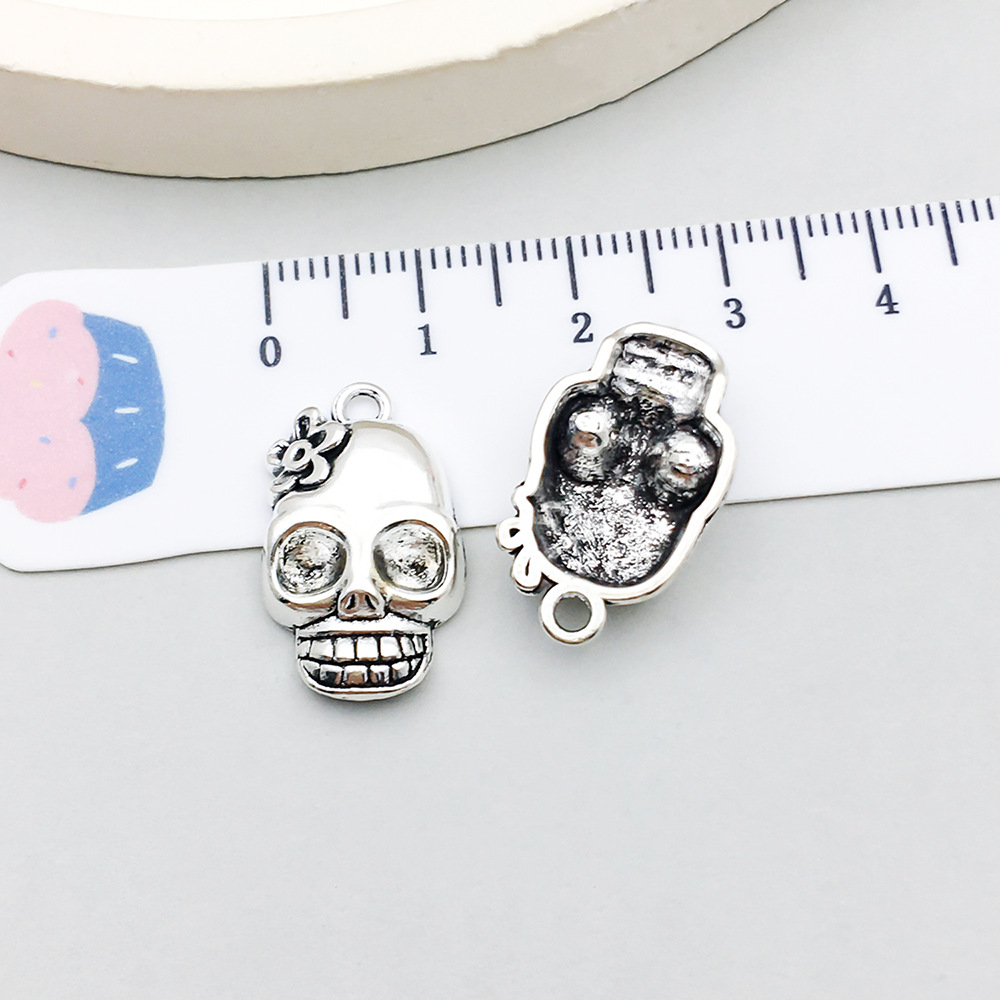 1 ancient silver skull with flowers 13*21mm-1.7g-5804